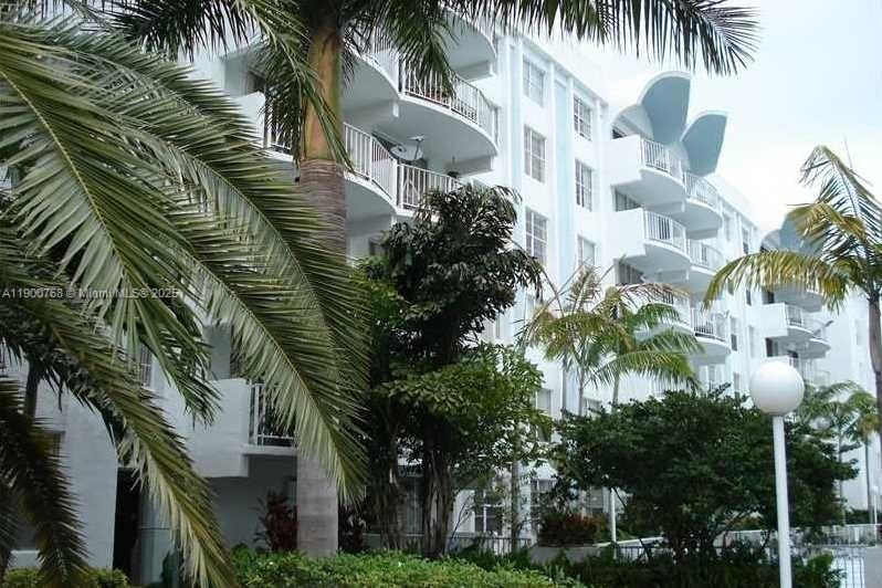 For Sale: $160,000 (2 beds, 2 baths, 1036 Square Feet)