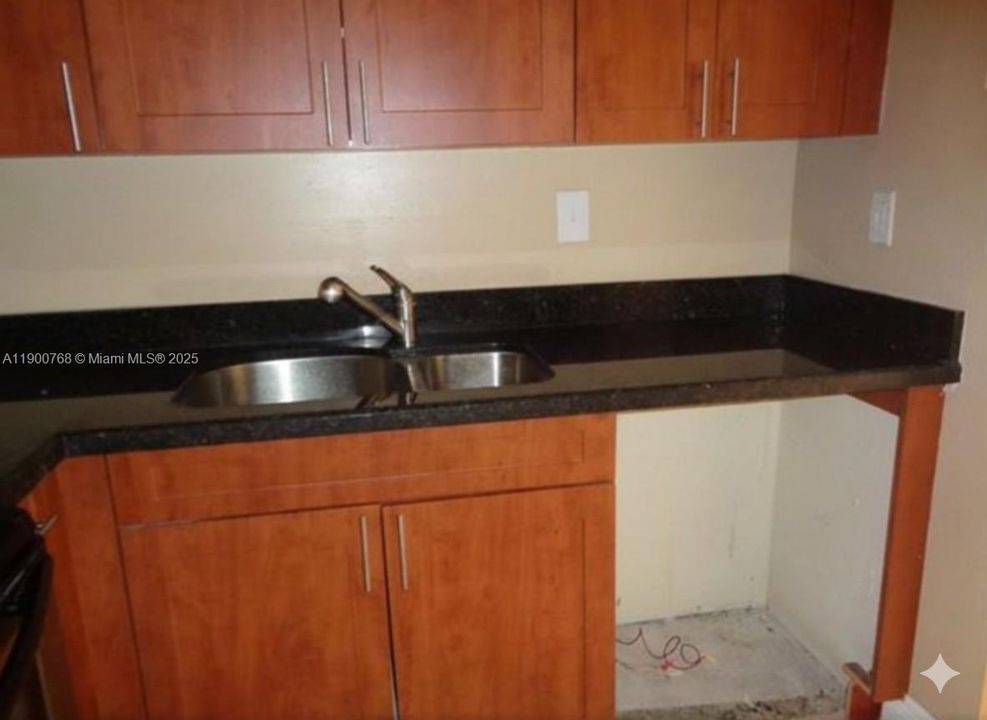For Sale: $160,000 (2 beds, 2 baths, 1036 Square Feet)