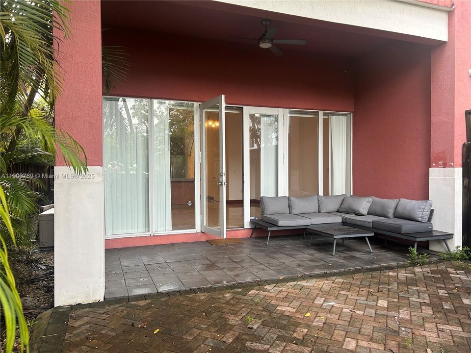 出租: $5,500 (3 贝兹, 2 浴室, 2023 平方英尺)