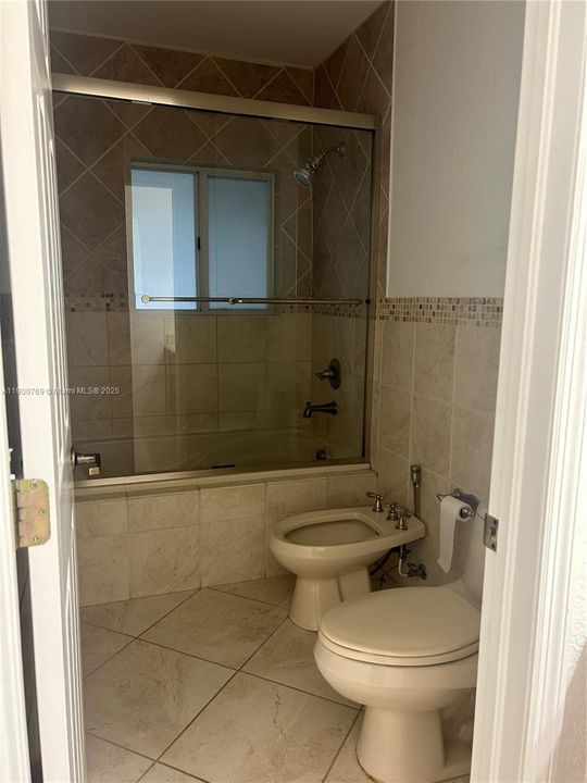 出租: $5,500 (3 贝兹, 2 浴室, 2023 平方英尺)