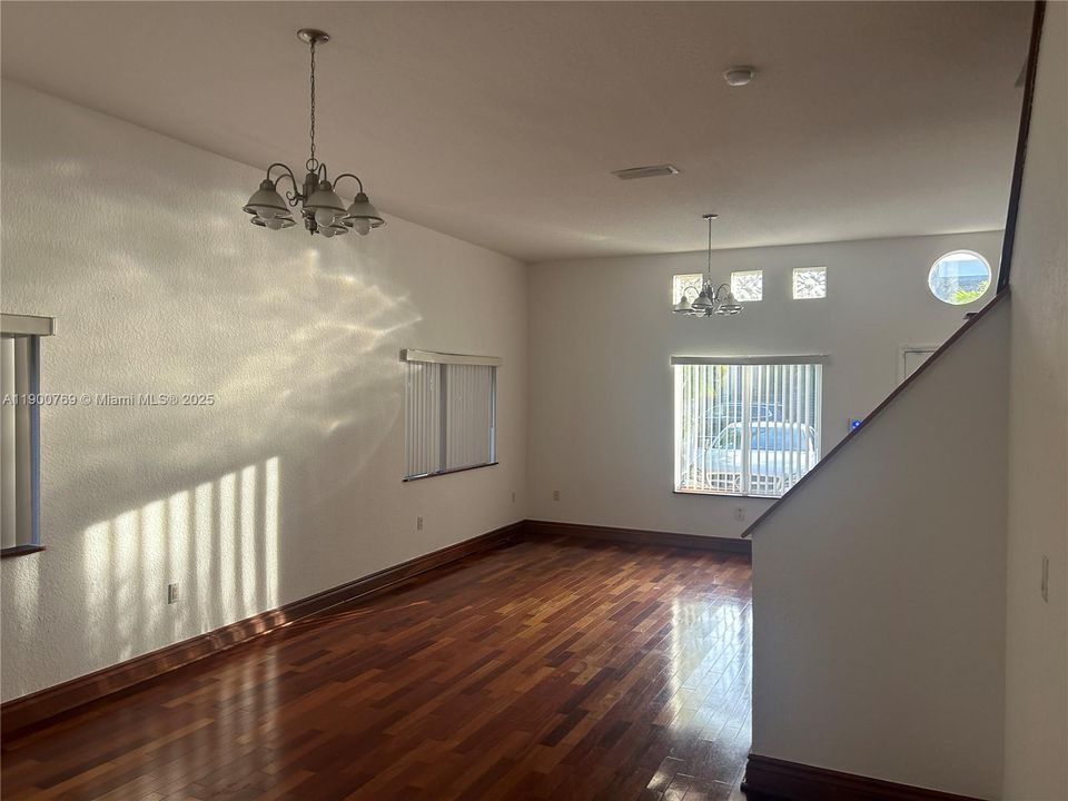 出租: $5,500 (3 贝兹, 2 浴室, 2023 平方英尺)