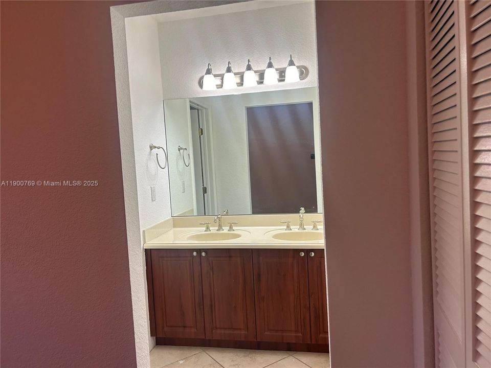 出租: $5,500 (3 贝兹, 2 浴室, 2023 平方英尺)