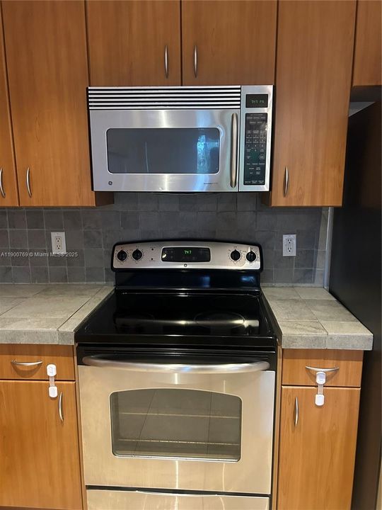 出租: $5,500 (3 贝兹, 2 浴室, 2023 平方英尺)