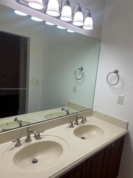 出租: $5,500 (3 贝兹, 2 浴室, 2023 平方英尺)