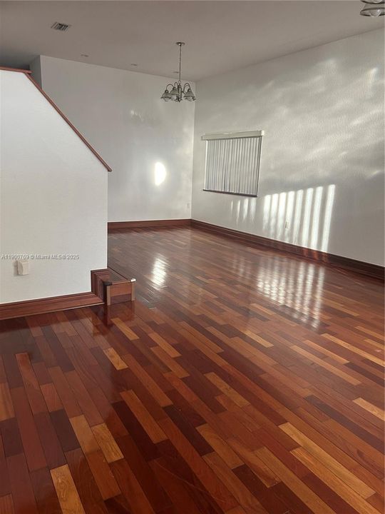 出租: $5,500 (3 贝兹, 2 浴室, 2023 平方英尺)