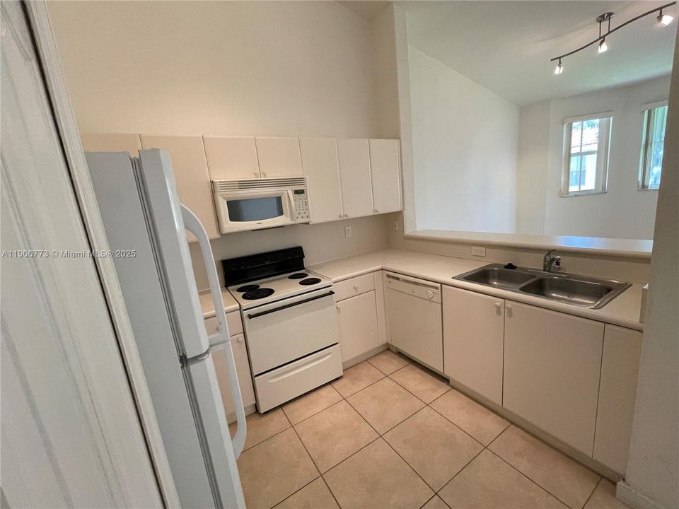 For Sale: $239,900 (3 beds, 2 baths, 1182 Square Feet)