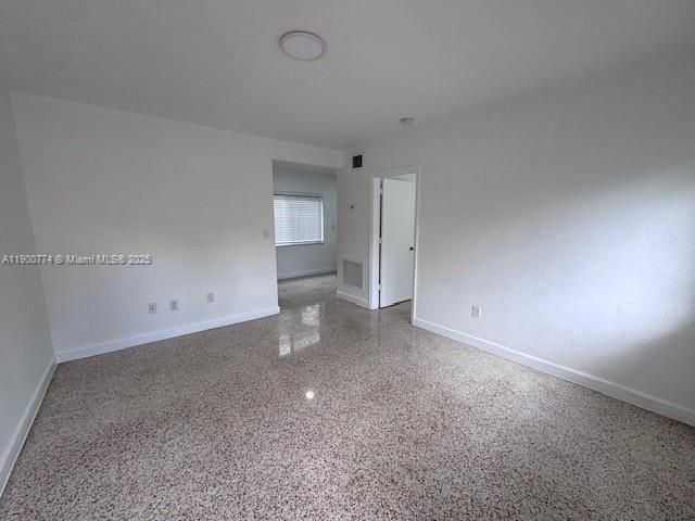Active With Contract: $2,100 (1 beds, 1 baths, 575 Square Feet)
