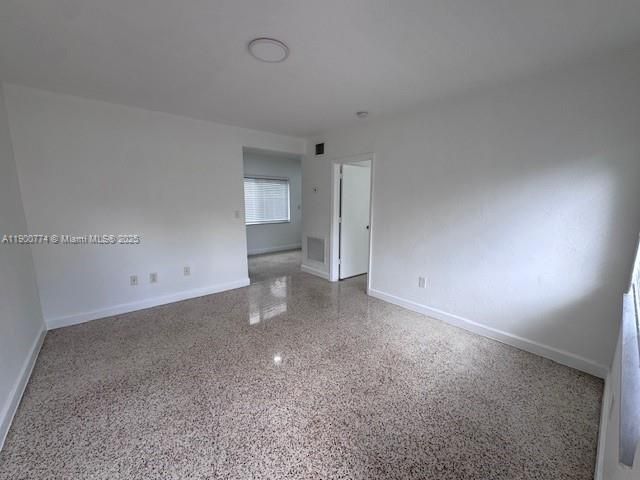 Active With Contract: $2,100 (1 beds, 1 baths, 575 Square Feet)