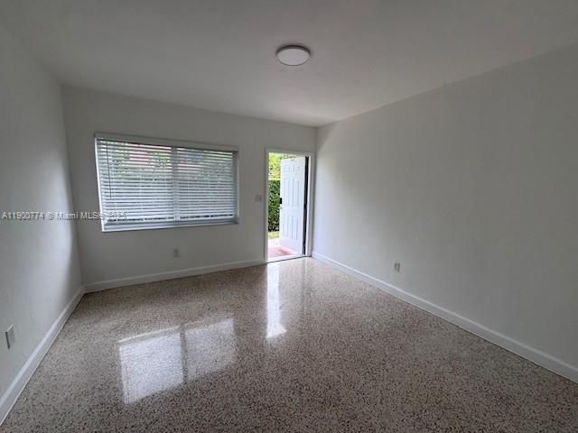 Active With Contract: $2,100 (1 beds, 1 baths, 575 Square Feet)