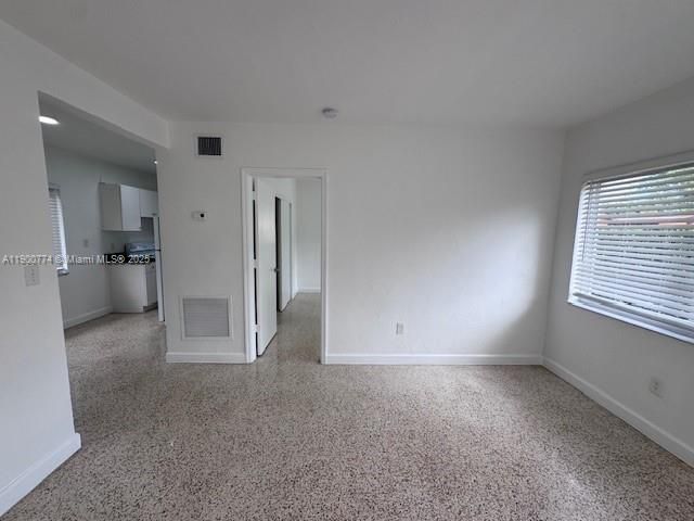 Active With Contract: $2,100 (1 beds, 1 baths, 575 Square Feet)