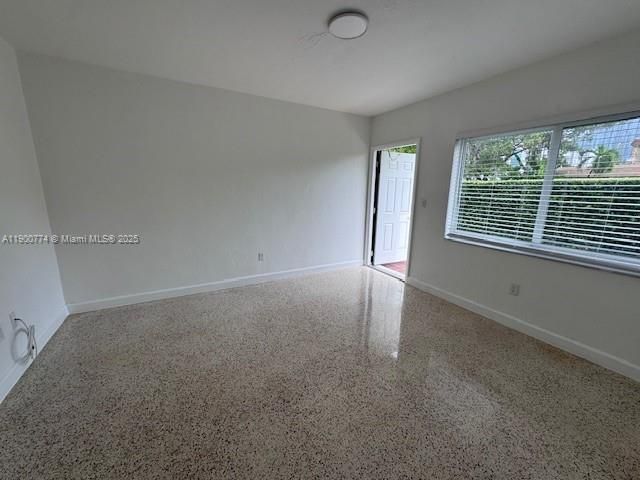 Active With Contract: $2,100 (1 beds, 1 baths, 575 Square Feet)