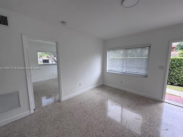 Active With Contract: $2,100 (1 beds, 1 baths, 575 Square Feet)