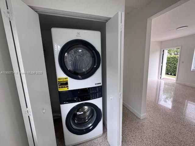 Active With Contract: $2,100 (1 beds, 1 baths, 575 Square Feet)