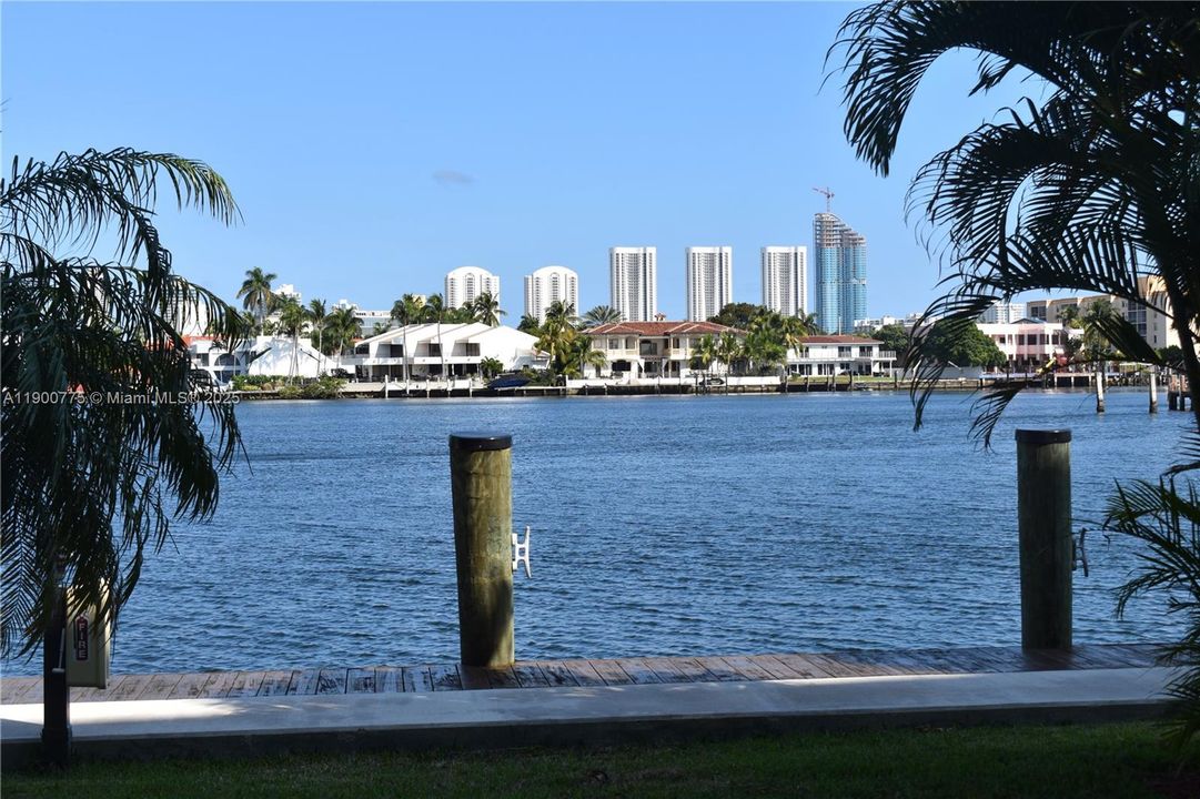 For Sale: $290,000 (2 beds, 2 baths, 1132 Square Feet)