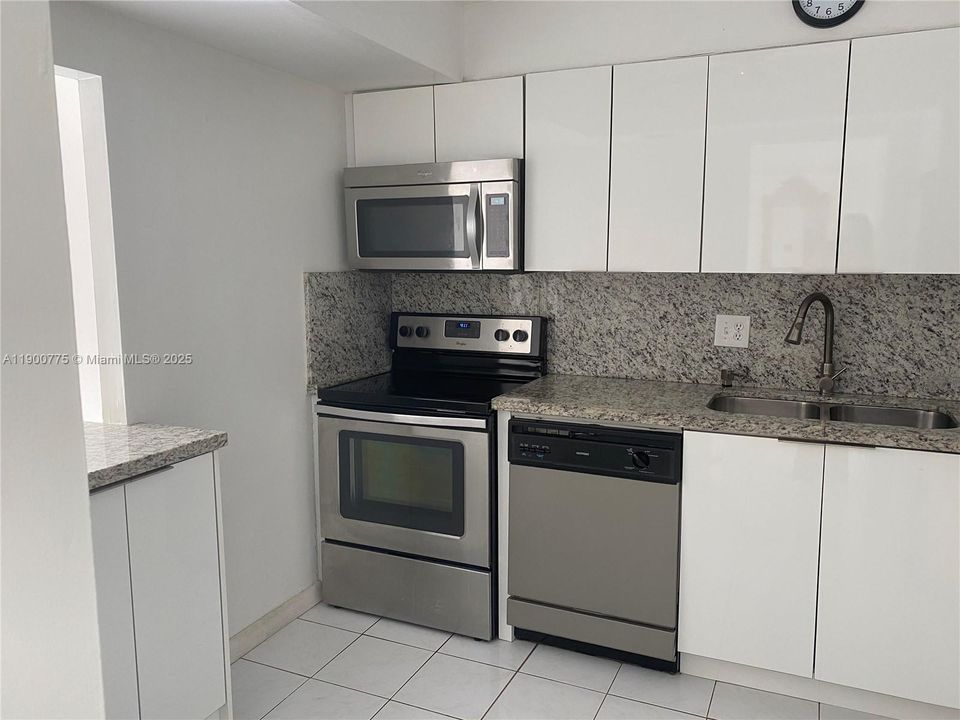 For Sale: $290,000 (2 beds, 2 baths, 1132 Square Feet)