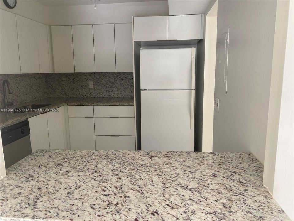 For Sale: $290,000 (2 beds, 2 baths, 1132 Square Feet)