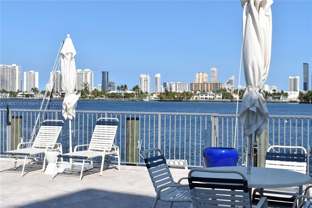 For Sale: $290,000 (2 beds, 2 baths, 1132 Square Feet)