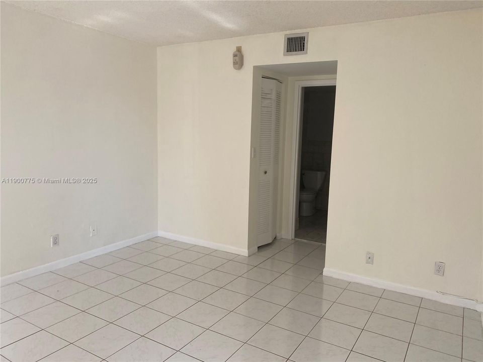 For Sale: $290,000 (2 beds, 2 baths, 1132 Square Feet)