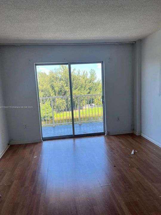 For Sale: $168,500 (1 beds, 1 baths, 658 Square Feet)