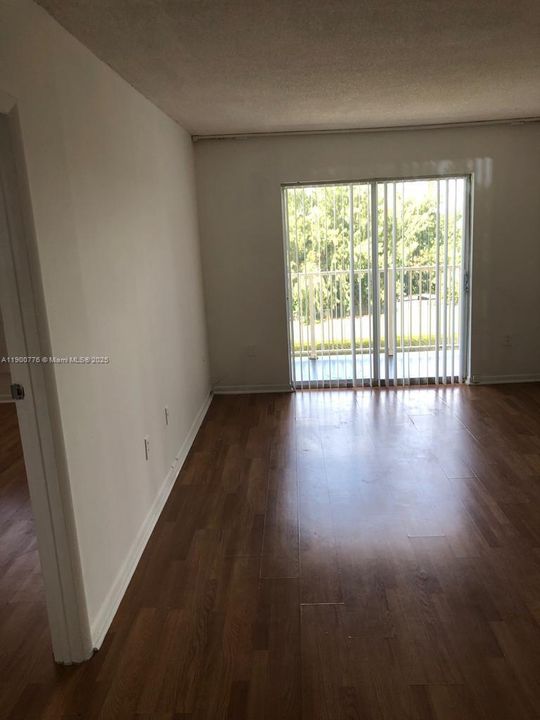 For Sale: $168,500 (1 beds, 1 baths, 658 Square Feet)