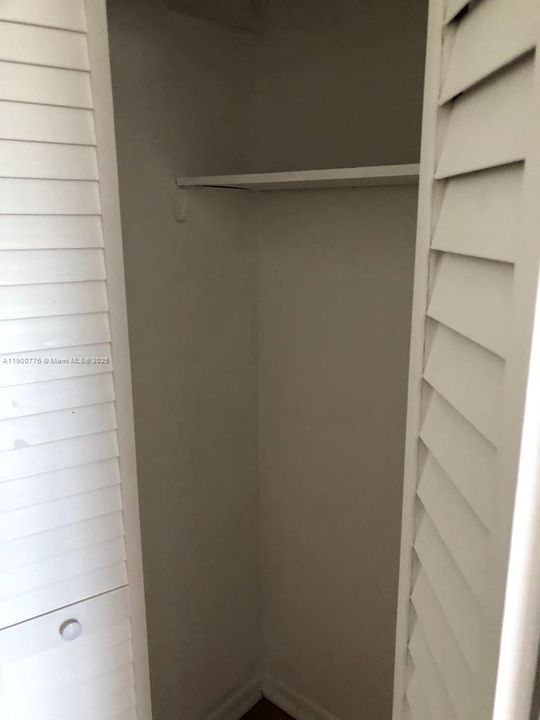 For Sale: $168,500 (1 beds, 1 baths, 658 Square Feet)