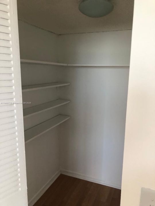 For Sale: $168,500 (1 beds, 1 baths, 658 Square Feet)