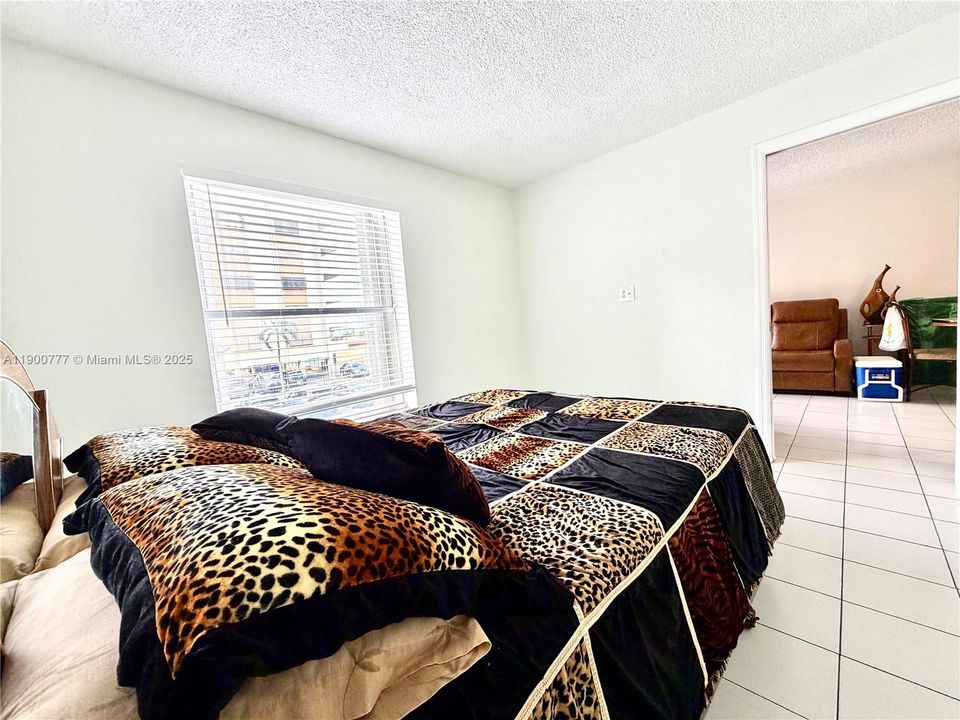 For Sale: $200,000 (0 beds, 1 baths, 504 Square Feet)