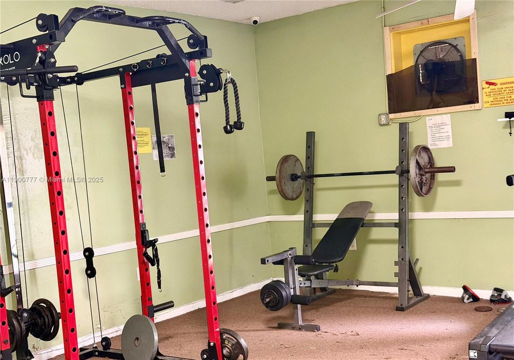 For Sale: $200,000 (0 beds, 1 baths, 504 Square Feet)