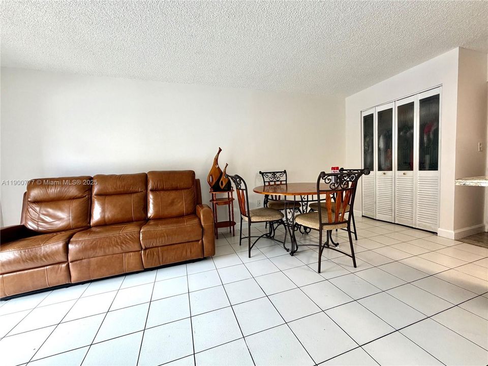 For Sale: $200,000 (0 beds, 1 baths, 504 Square Feet)