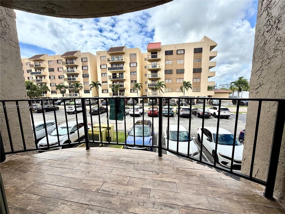 For Sale: $200,000 (0 beds, 1 baths, 504 Square Feet)