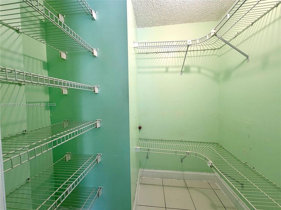 For Sale: $200,000 (0 beds, 1 baths, 504 Square Feet)