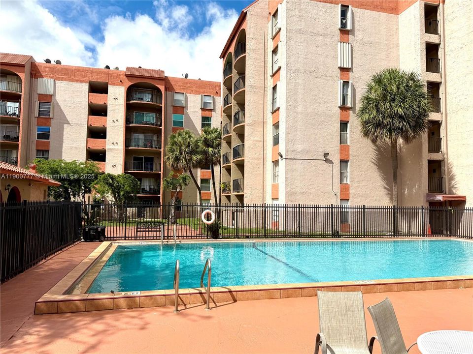 For Sale: $200,000 (0 beds, 1 baths, 504 Square Feet)