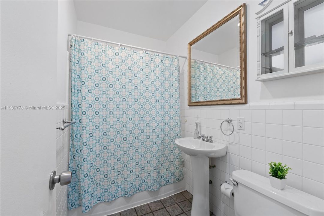 For Sale: $298,000 (2 beds, 2 baths, 748 Square Feet)