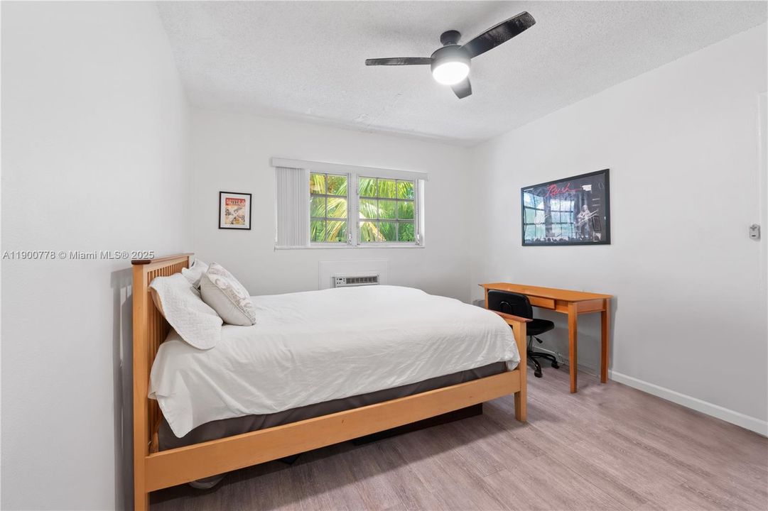 For Sale: $298,000 (2 beds, 2 baths, 748 Square Feet)