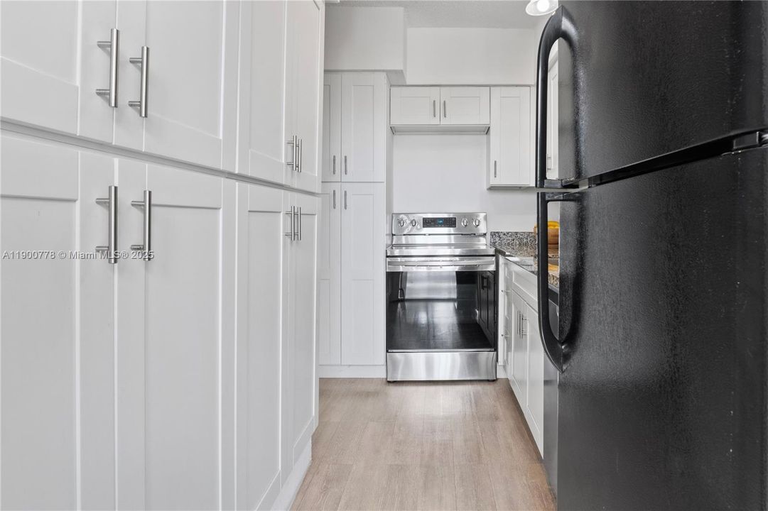 For Sale: $298,000 (2 beds, 2 baths, 748 Square Feet)