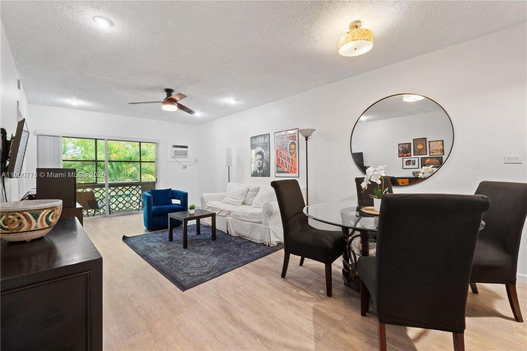 For Sale: $298,000 (2 beds, 2 baths, 748 Square Feet)