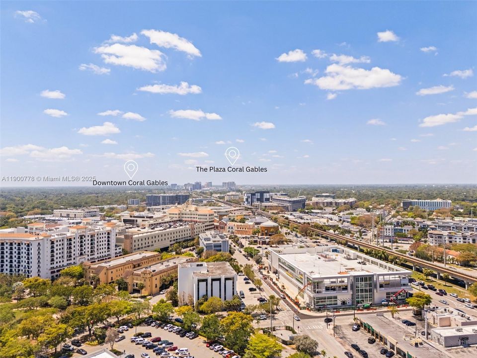 For Sale: $298,000 (2 beds, 2 baths, 748 Square Feet)