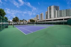 For Sale: $265,900 (1 beds, 1 baths, 762 Square Feet)