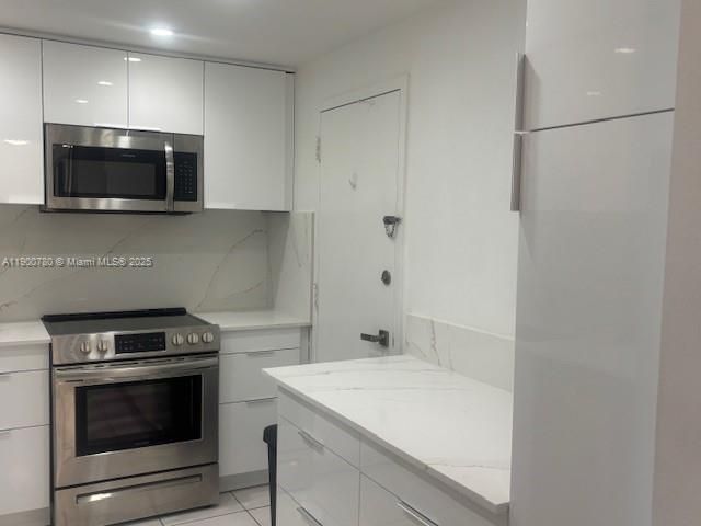 For Sale: $265,900 (1 beds, 1 baths, 762 Square Feet)