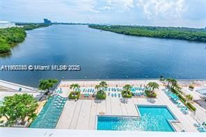 For Sale: $265,900 (1 beds, 1 baths, 762 Square Feet)