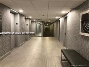 For Sale: $265,900 (1 beds, 1 baths, 762 Square Feet)