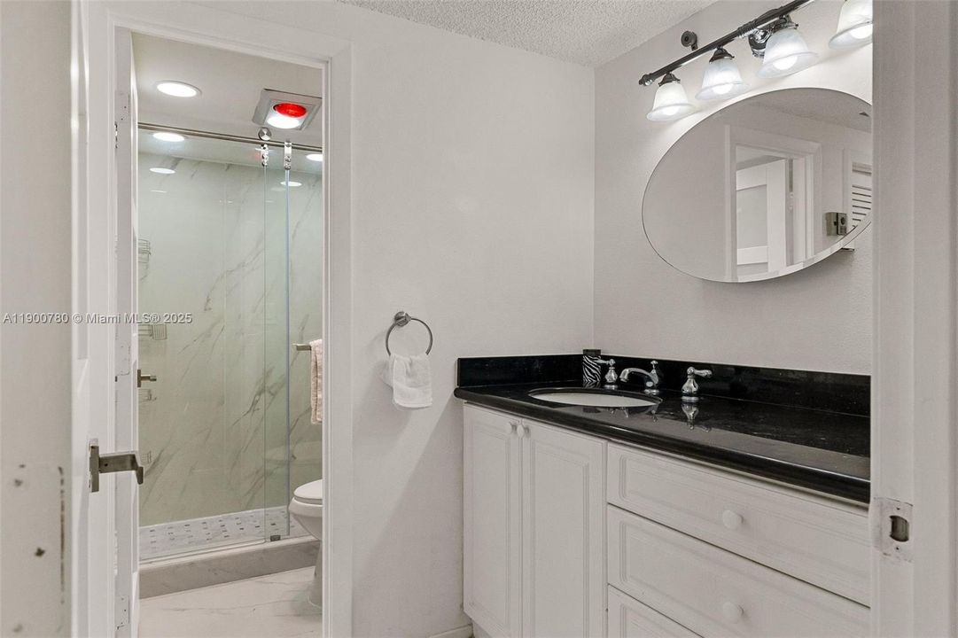 For Sale: $265,900 (1 beds, 1 baths, 762 Square Feet)