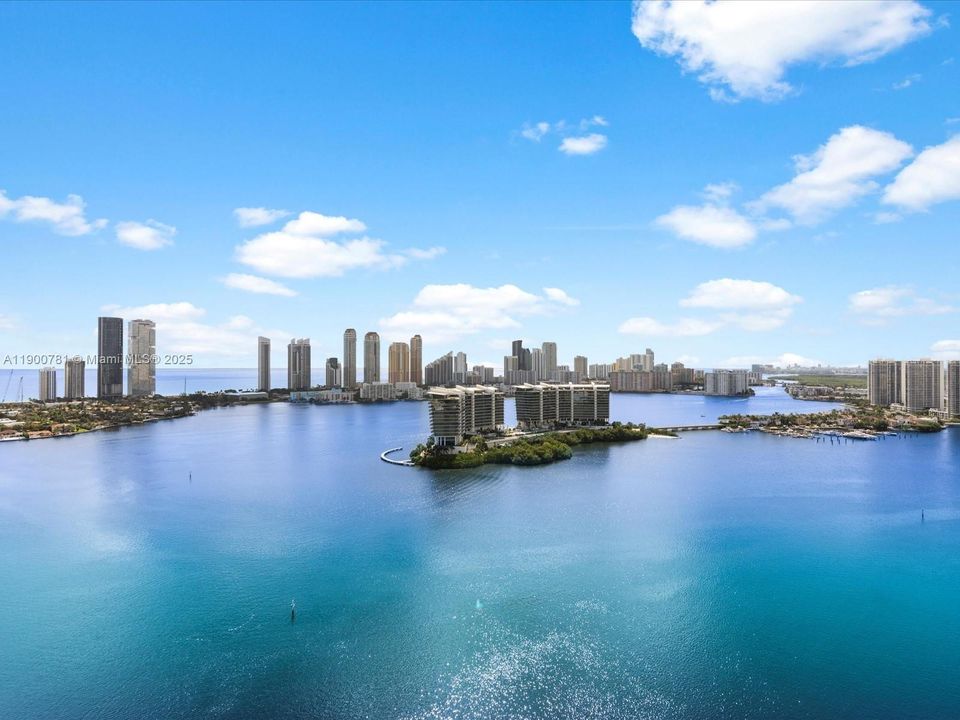 出租: $15,000 (4 贝兹, 4 浴室, 4080 平方英尺)