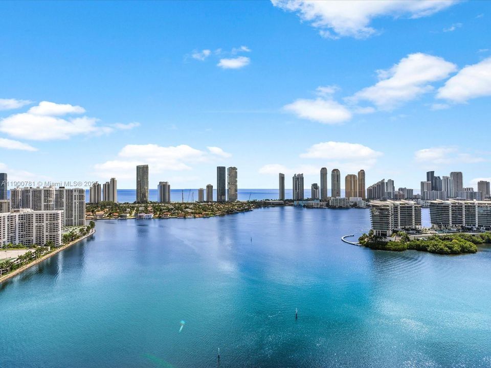 出租: $15,000 (4 贝兹, 4 浴室, 4080 平方英尺)