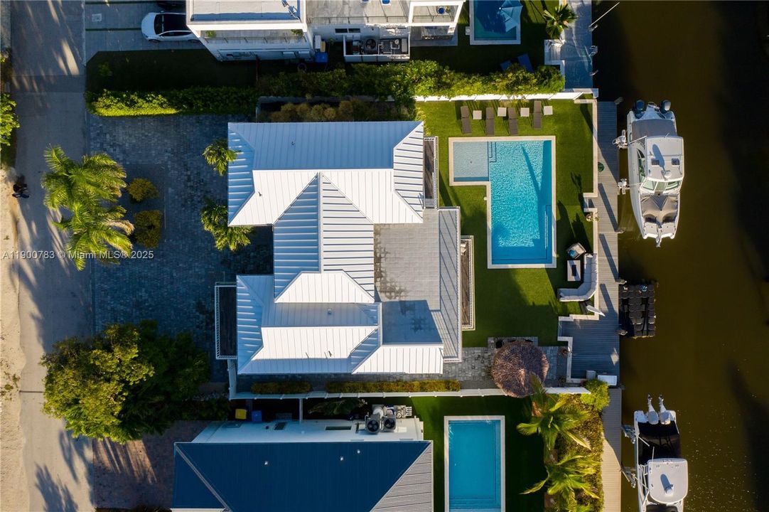 For Sale: $3,495,000 (4 beds, 4 baths, 3817 Square Feet)