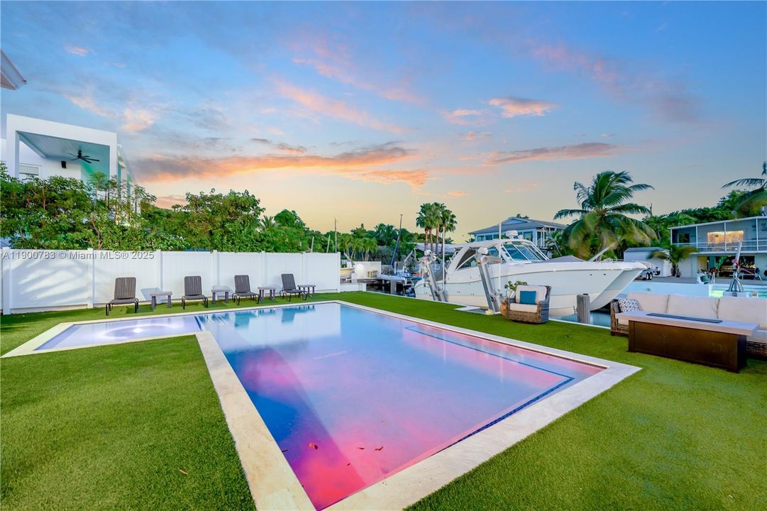 For Sale: $3,495,000 (4 beds, 4 baths, 3817 Square Feet)