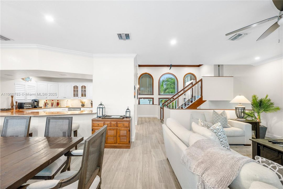 For Sale: $3,495,000 (4 beds, 4 baths, 3817 Square Feet)