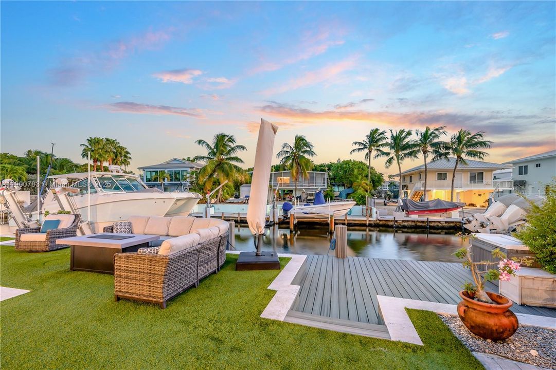 For Sale: $3,495,000 (4 beds, 4 baths, 3817 Square Feet)