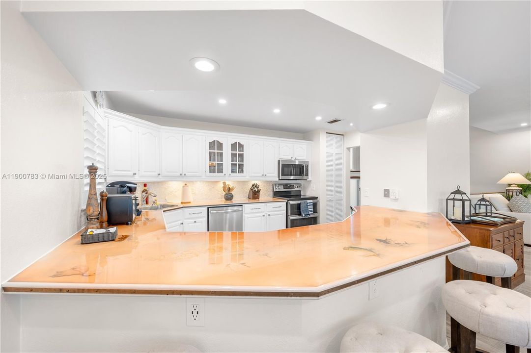 For Sale: $3,495,000 (4 beds, 4 baths, 3817 Square Feet)