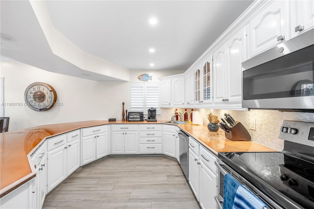 For Sale: $3,495,000 (4 beds, 4 baths, 3817 Square Feet)